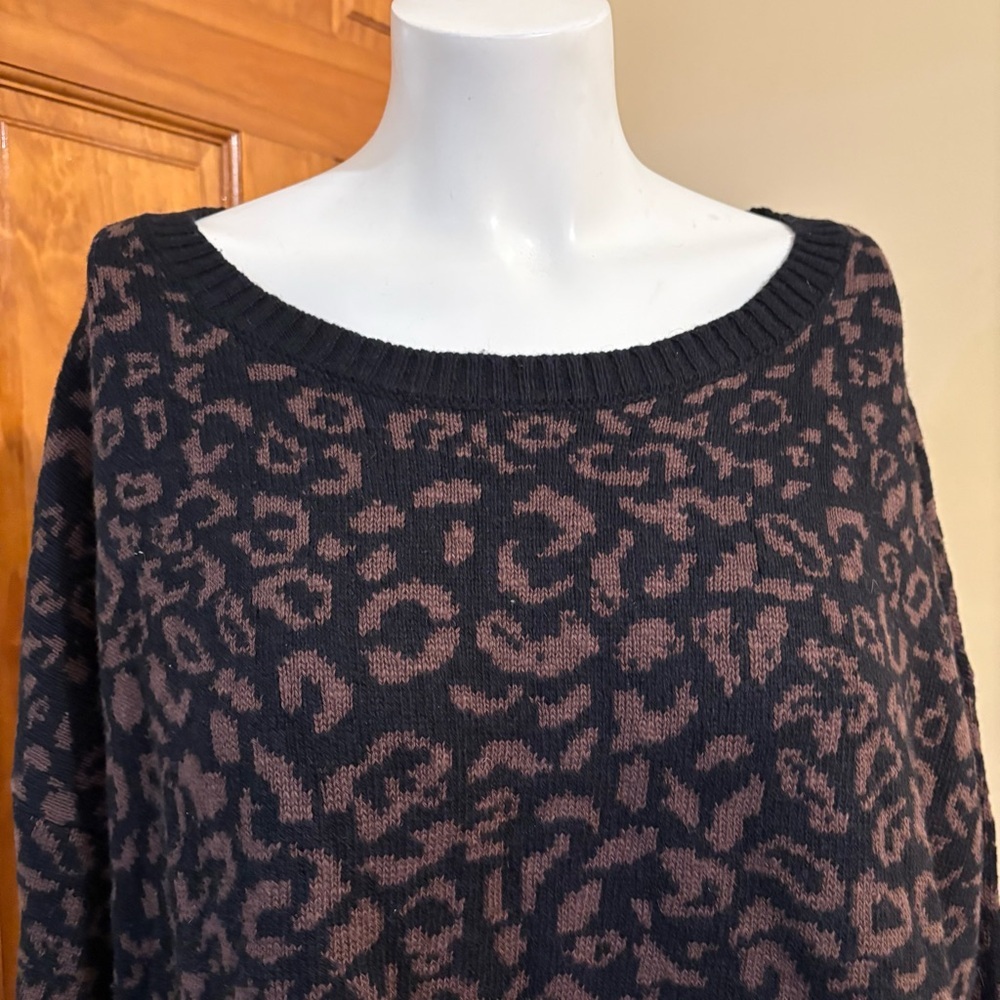 Free People Leopard Print Women's Sweater Black and Brown Sz.M - Picture 2 of 5